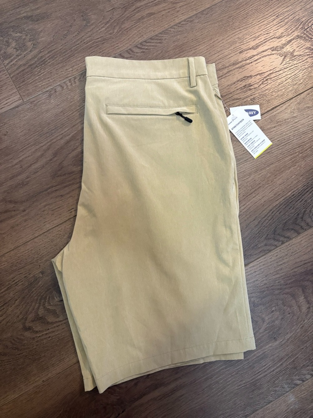 BNWT Old Navy Men's Light Khaki Stretch Shorts Size 36
